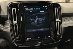 valkoinen Volvo XC40 2022 kuva 26.