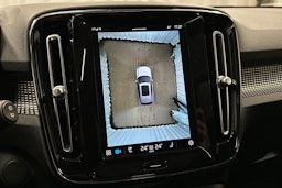 valkoinen Volvo XC40 2022 kuva 27.