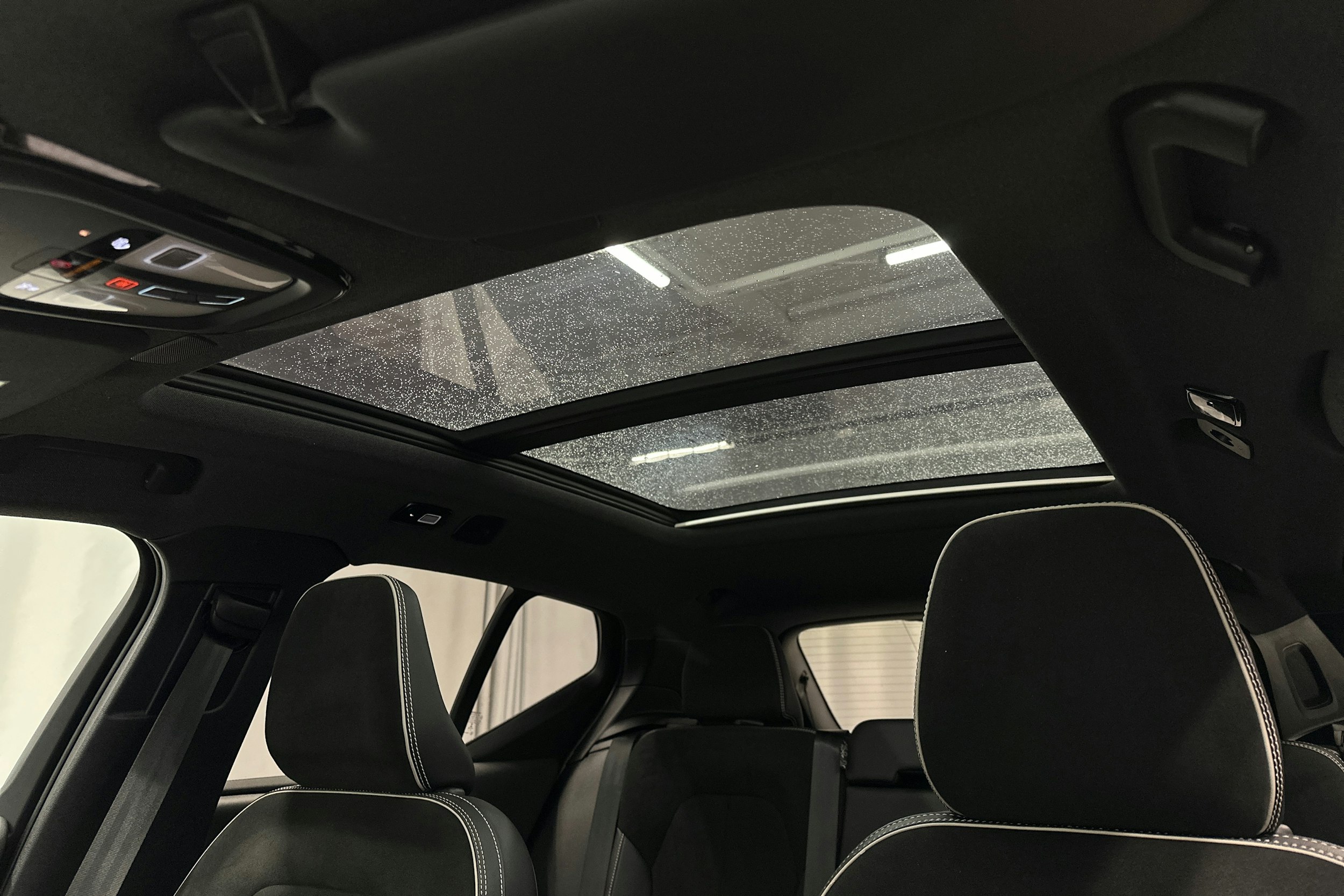 valkoinen Volvo XC40 2022 kuva 30.