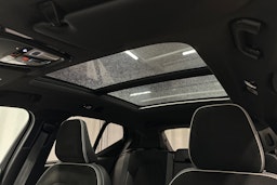 valkoinen Volvo XC40 2022 kuva 30.