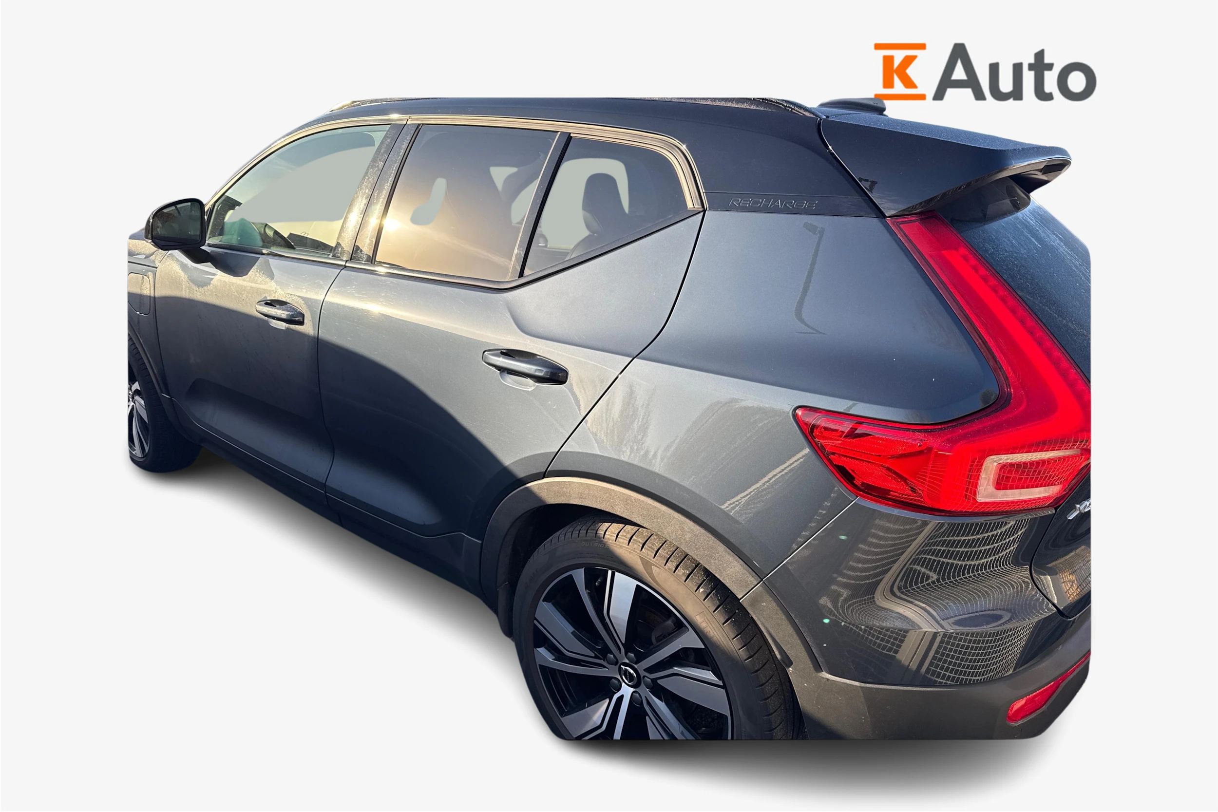 sininen Volvo XC40 2022 kuva 2.