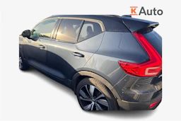 sininen Volvo XC40 2022 kuva 2.