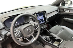 vihreä Volvo XC40 2022 kuva 8.