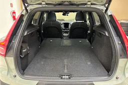 vihreä Volvo XC40 2022 kuva 16.