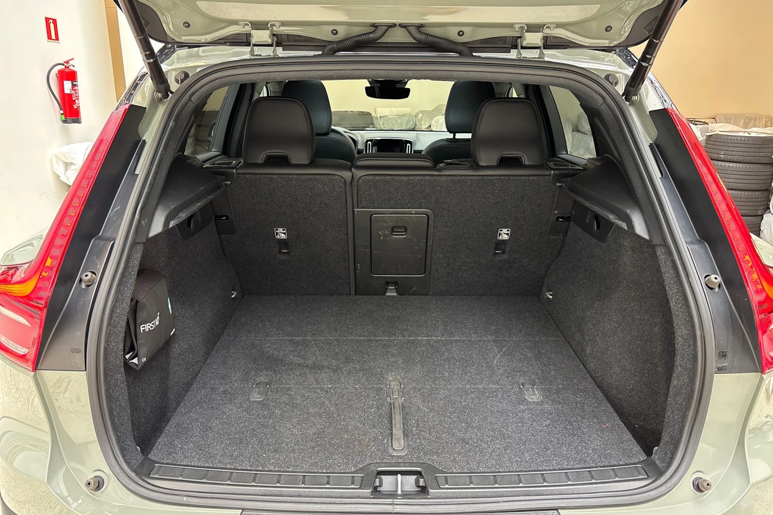 vihreä Volvo XC40 2022 kuva 17.