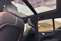 vihreä Volvo XC40 2022 kuva 19.