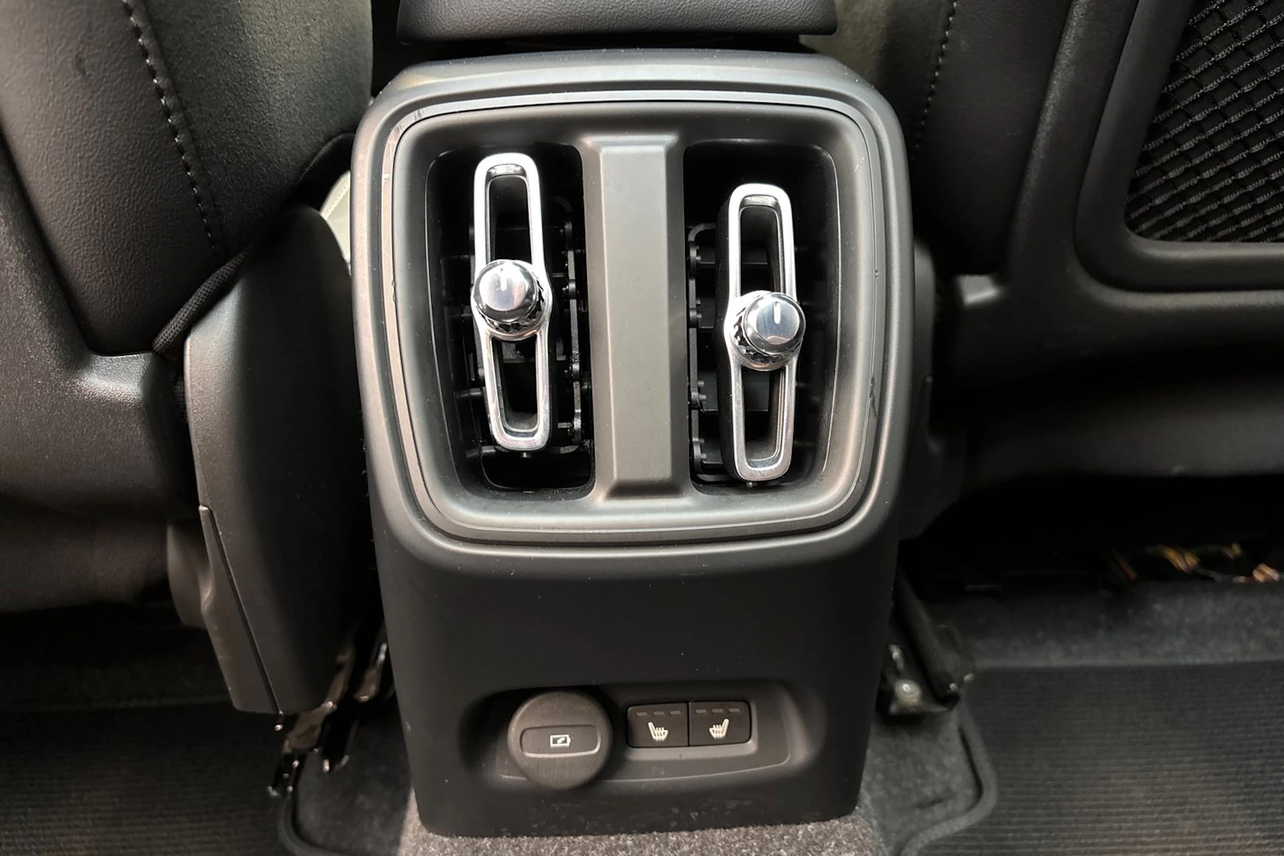 vihreä Volvo XC40 2022 kuva 20.