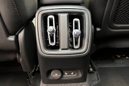 vihreä Volvo XC40 2022 kuva 20.