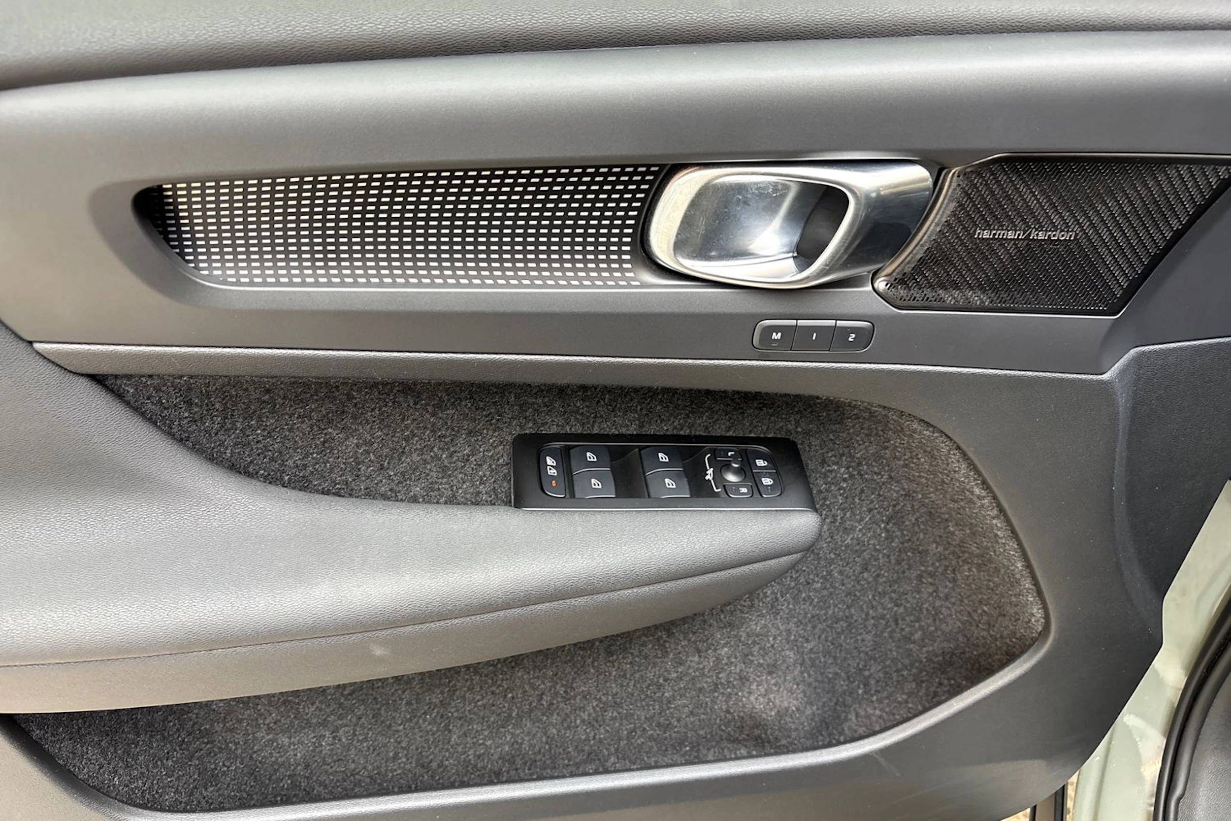 vihreä Volvo XC40 2022 kuva 22.