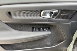 vihreä Volvo XC40 2022 kuva 22.