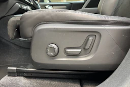 vihreä Volvo XC40 2022 kuva 23.