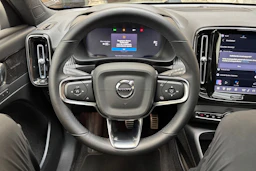 vihreä Volvo XC40 2022 kuva 25.