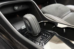 vihreä Volvo XC40 2022 kuva 29.