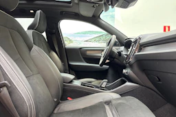 vihreä Volvo XC40 2022 kuva 30.