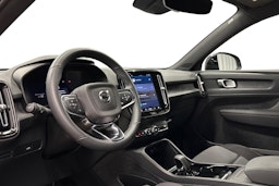 musta Volvo XC40 2023 kuva 7.