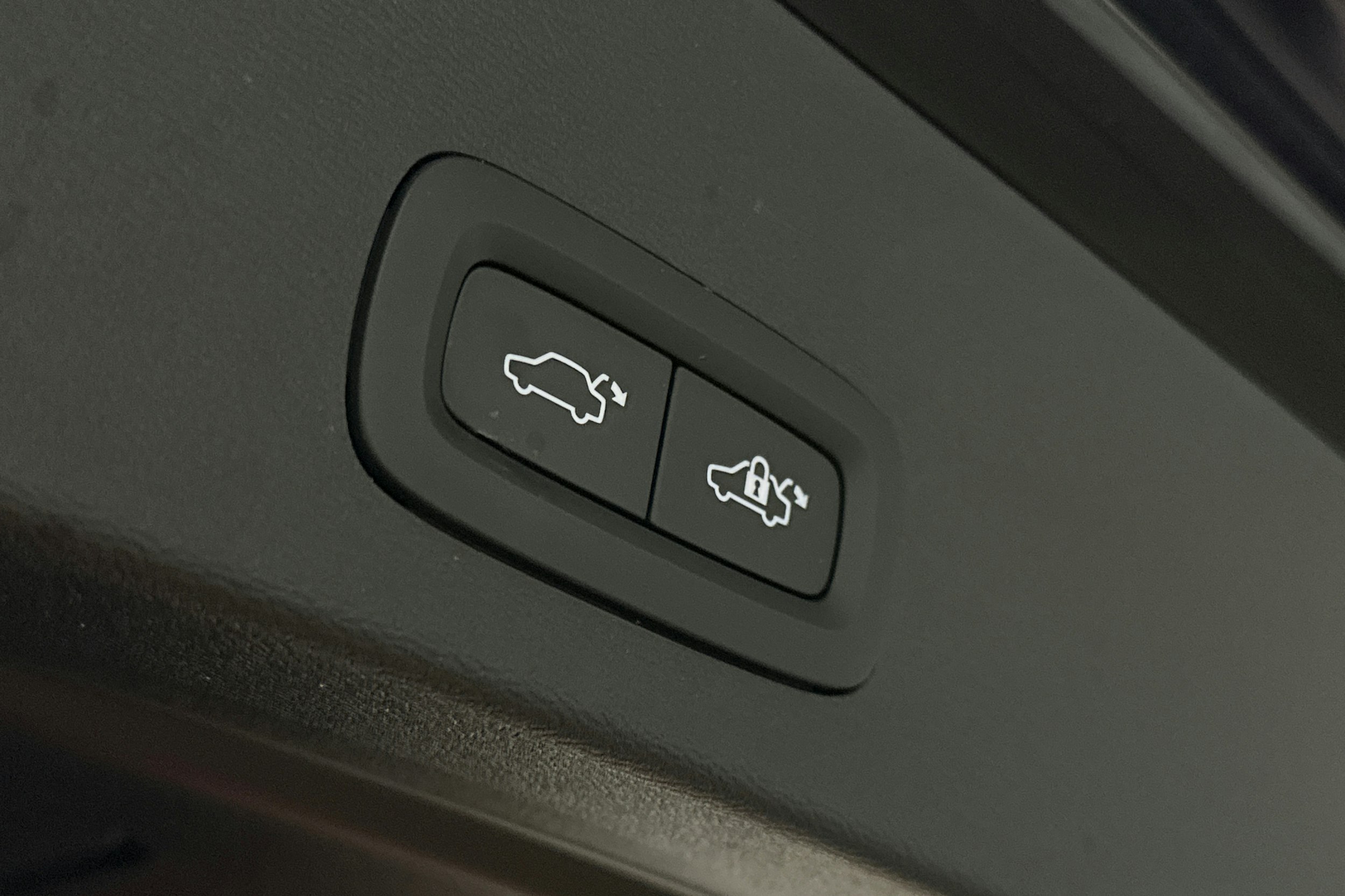 musta Volvo XC40 2023 kuva 15.