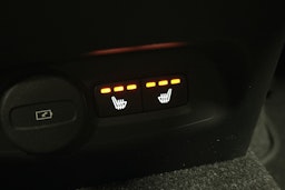 musta Volvo XC40 2023 kuva 16.