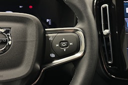 musta Volvo XC40 2023 kuva 22.