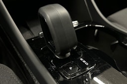 musta Volvo XC40 2023 kuva 30.