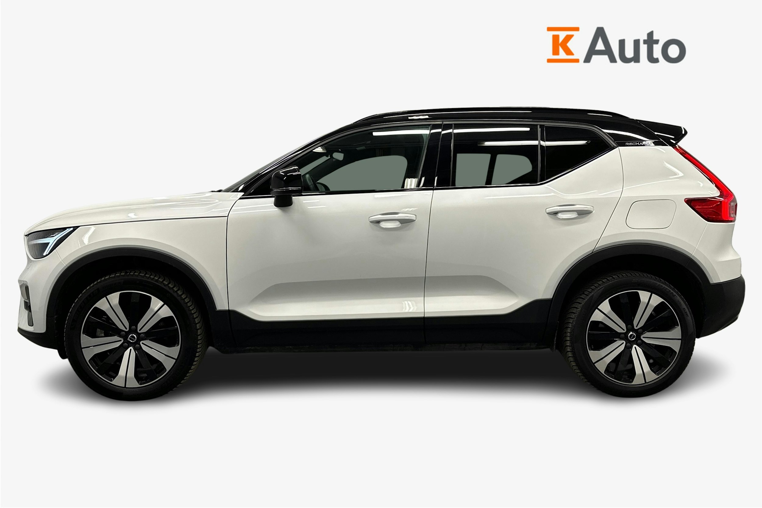 valkoinen Volvo XC40 2022 kuva 6.
