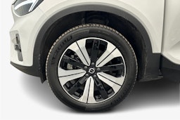 valkoinen Volvo XC40 2022 kuva 11.