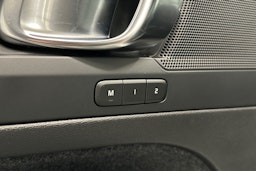 valkoinen Volvo XC40 2022 kuva 15.