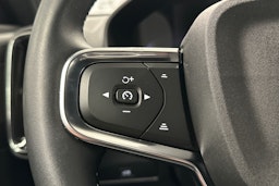 valkoinen Volvo XC40 2022 kuva 19.