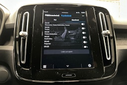 valkoinen Volvo XC40 2022 kuva 23.