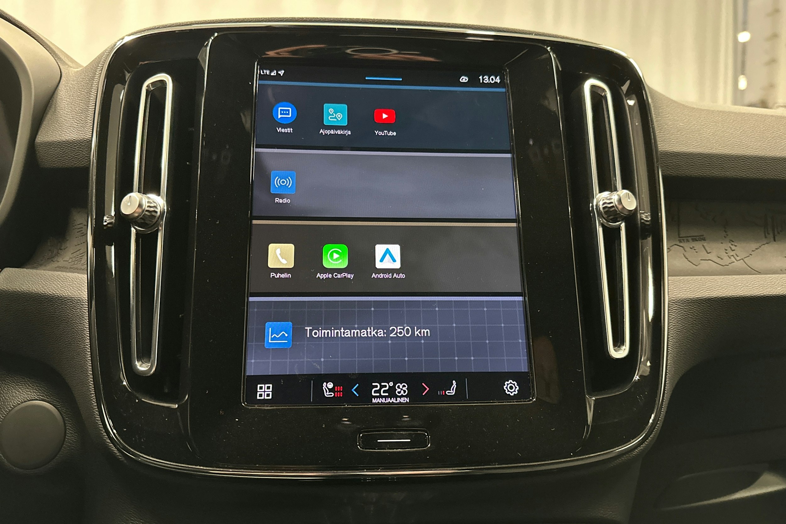 valkoinen Volvo XC40 2022 kuva 25.