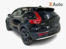 musta Volvo XC40 2023 kuva 2.