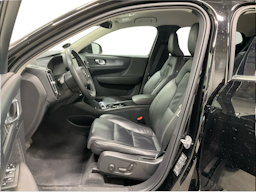 musta Volvo XC40 2023 kuva 3.