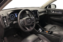 musta Volvo XC40 2023 kuva 6.