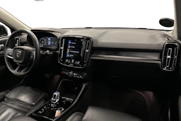 musta Volvo XC40 2023 kuva 7.