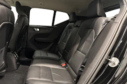 musta Volvo XC40 2023 kuva 8.