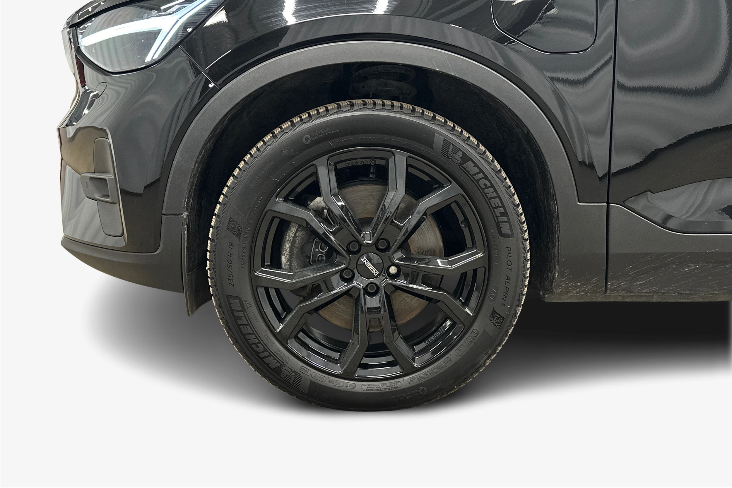 musta Volvo XC40 2023 kuva 9.