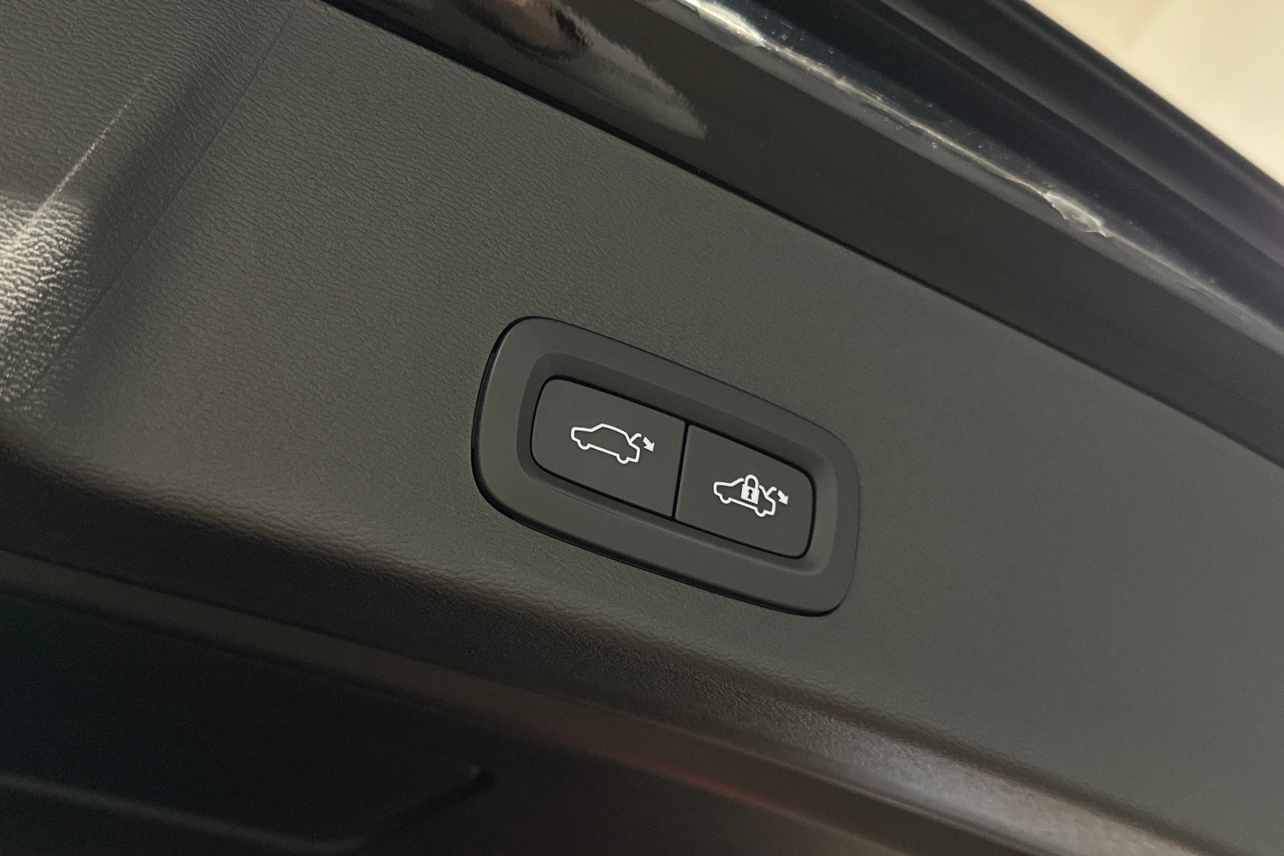 musta Volvo XC40 2023 kuva 12.