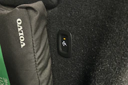 musta Volvo XC40 2023 kuva 13.