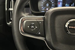 musta Volvo XC40 2023 kuva 18.