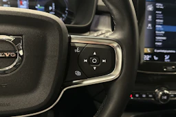 musta Volvo XC40 2023 kuva 19.