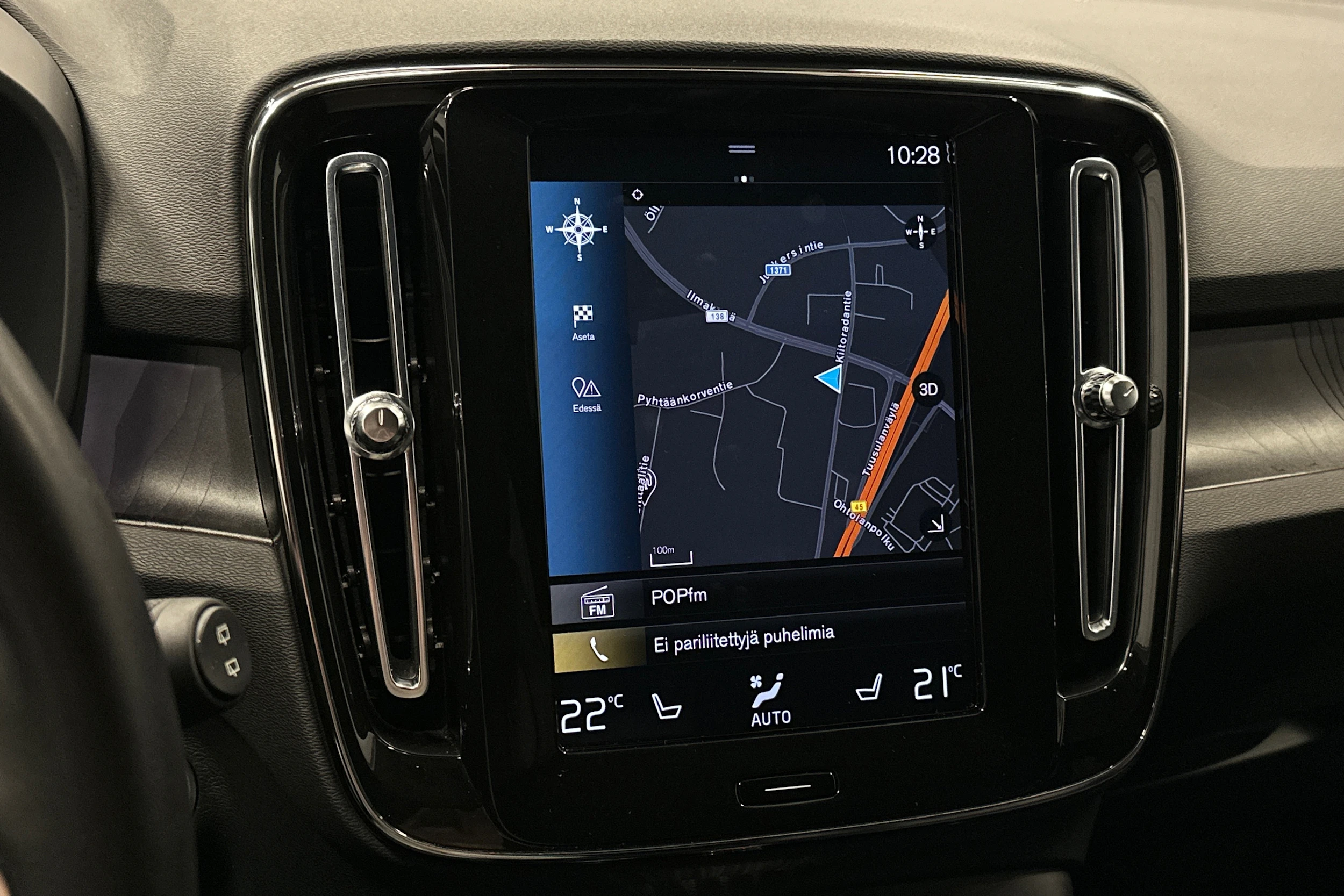 musta Volvo XC40 2023 kuva 21.