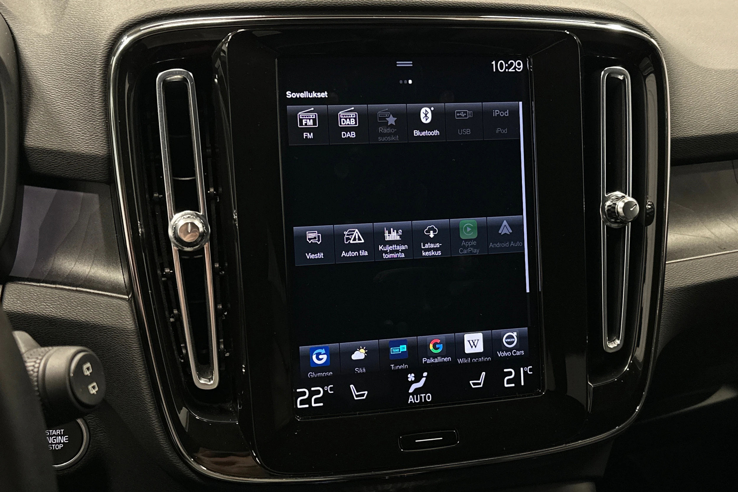 musta Volvo XC40 2023 kuva 25.