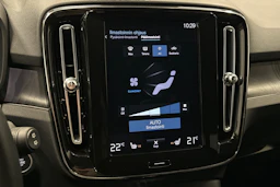 musta Volvo XC40 2023 kuva 26.