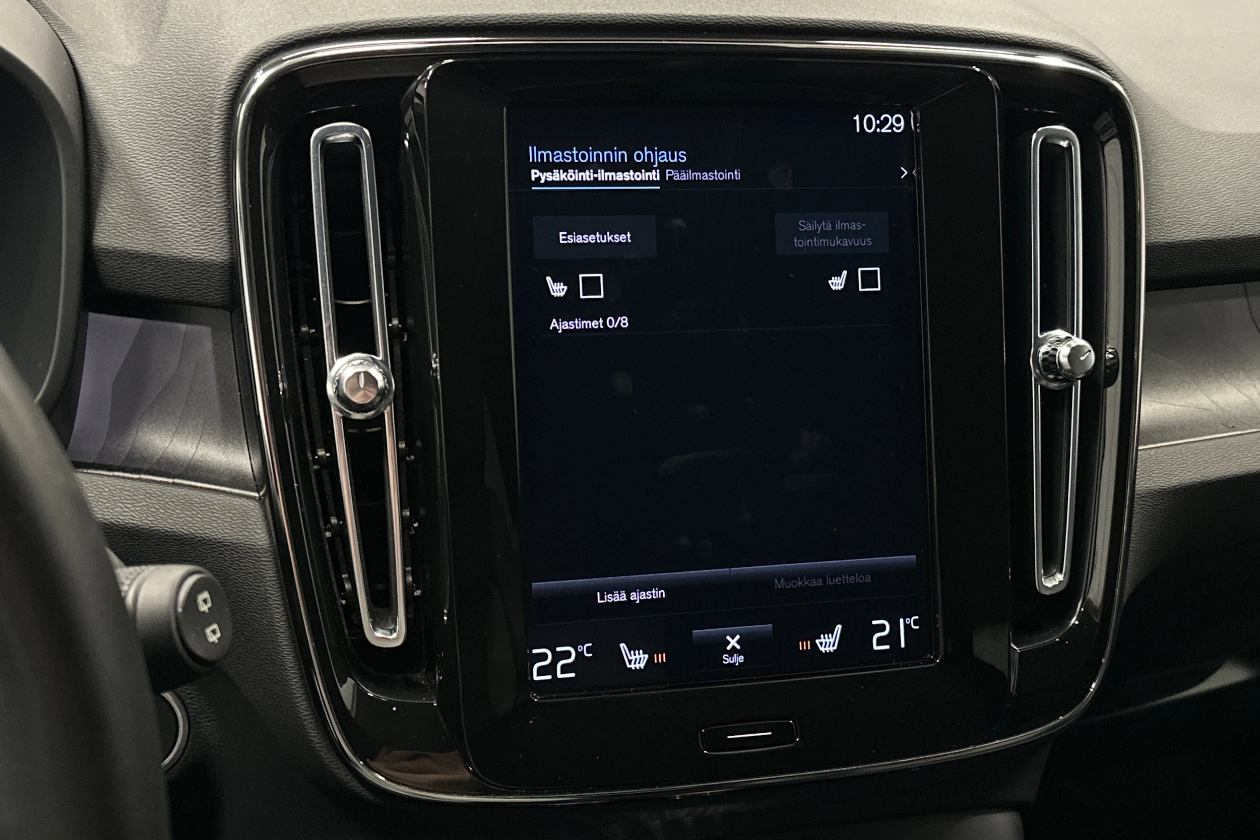 musta Volvo XC40 2023 kuva 27.