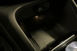 musta Volvo XC40 2023 kuva 30.