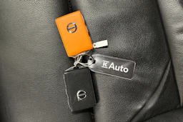 musta Volvo XC40 2023 kuva 32.