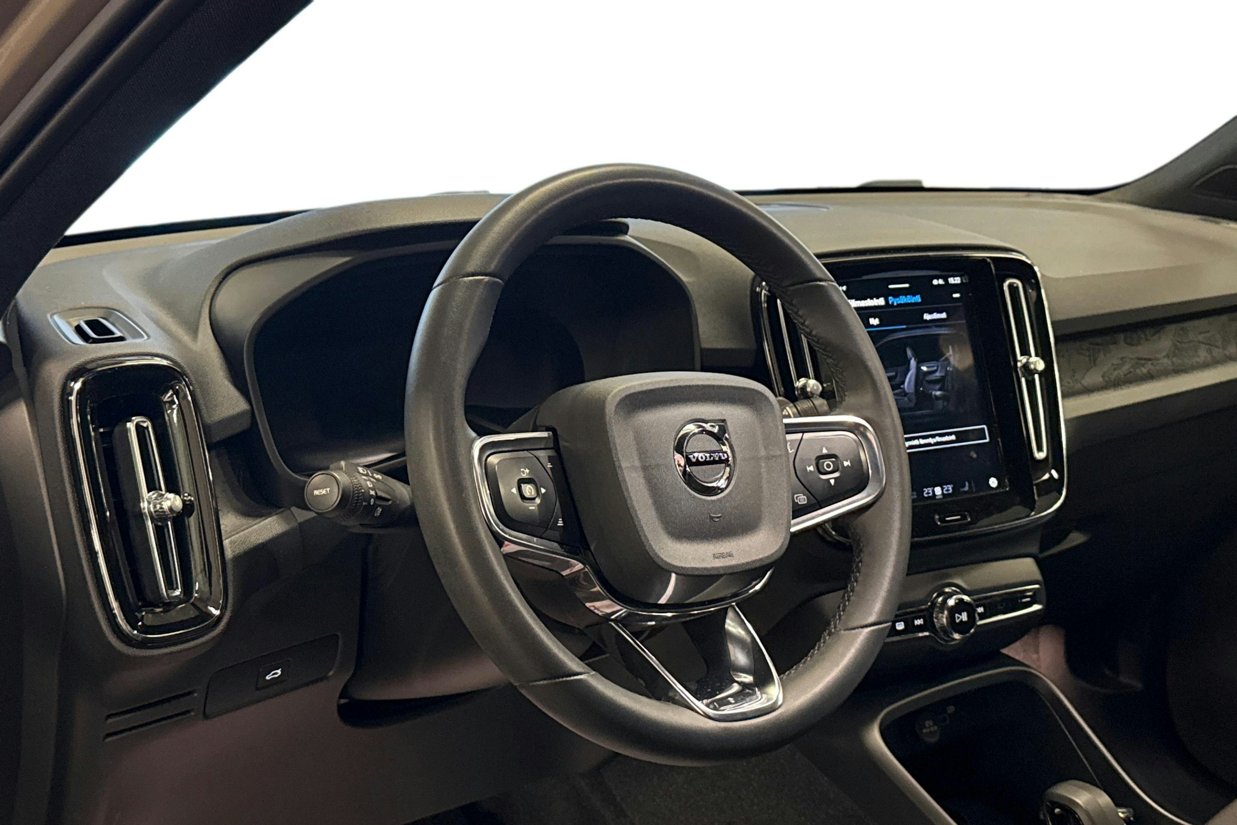 beige Volvo XC40 2023 kuva 3.