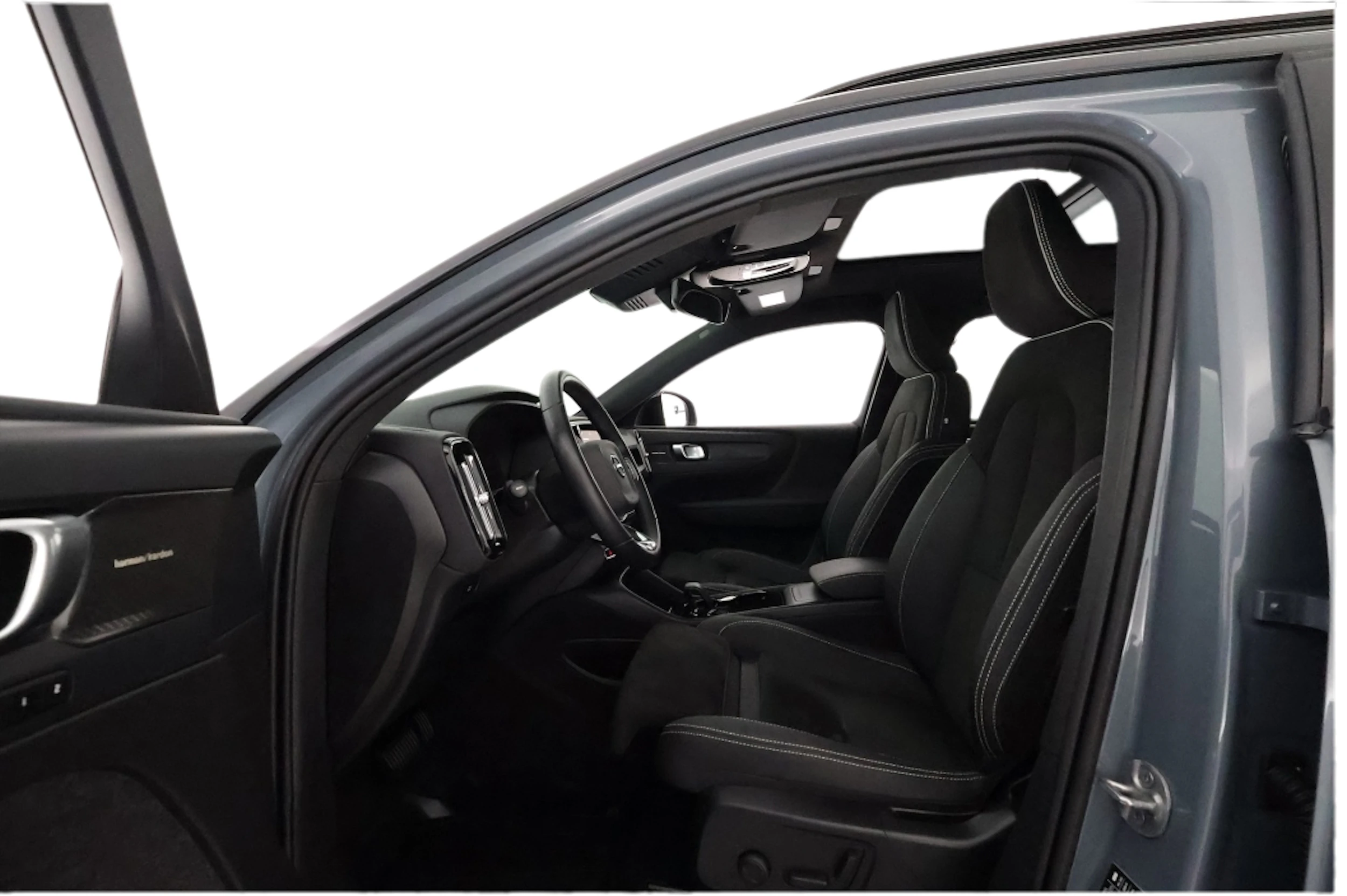 harmaa Volvo XC40 2023 kuva 3.