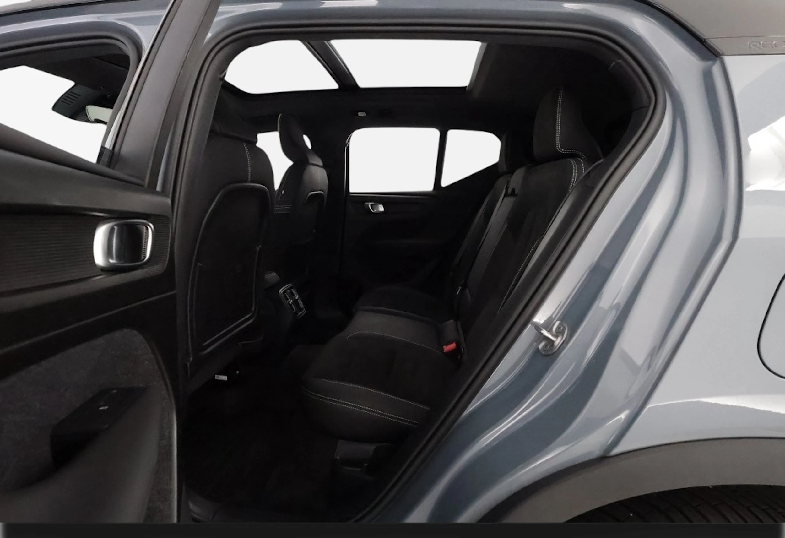 harmaa Volvo XC40 2023 kuva 5.