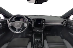 harmaa Volvo XC40 2023 kuva 6.