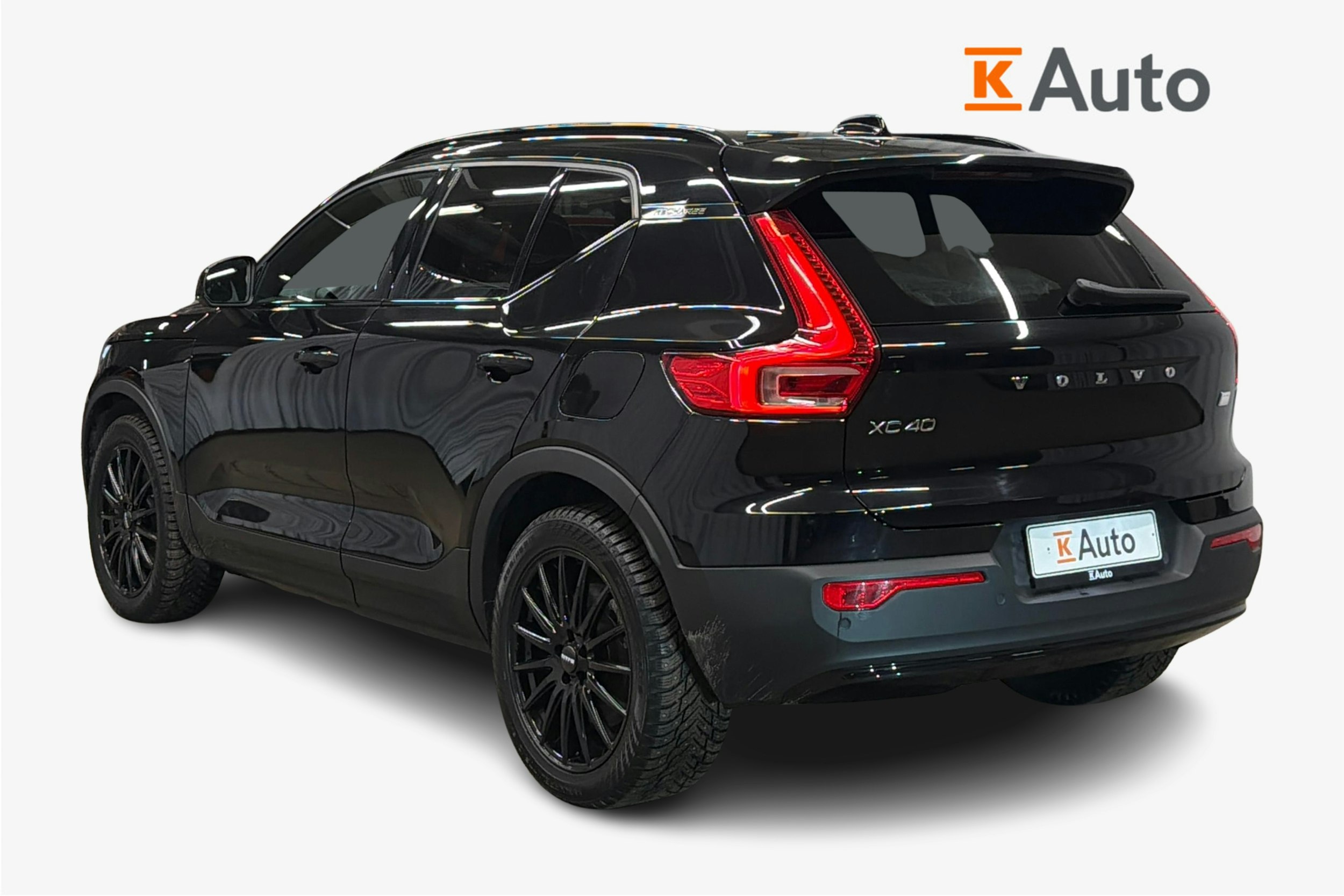 musta Volvo XC40 2023 kuva 2.